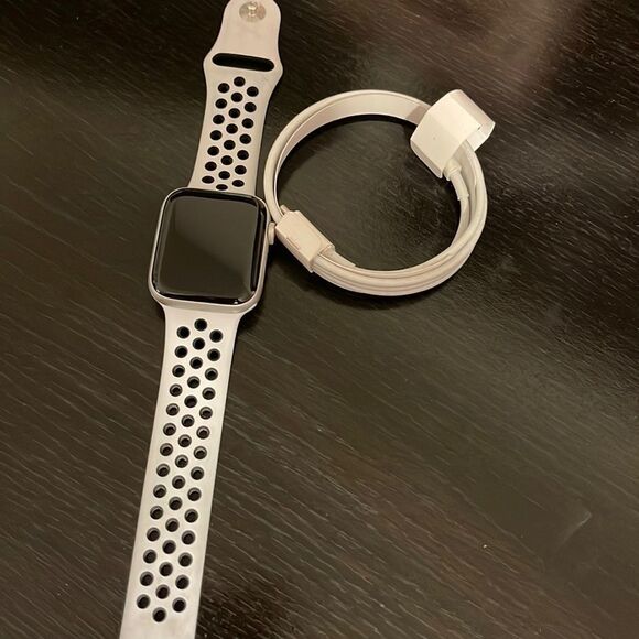 Apple Accessories - Silver aluminum Nike Apple Watch Series 5